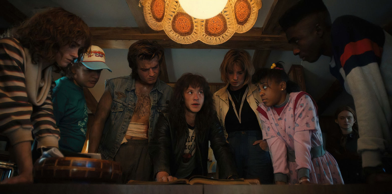 Stranger Things 4 sezon: Robin Buckley (Maya Hawke), Steve Harrington (Joe Keery)