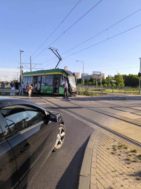 Zderzenie tramwaju i dźwigu