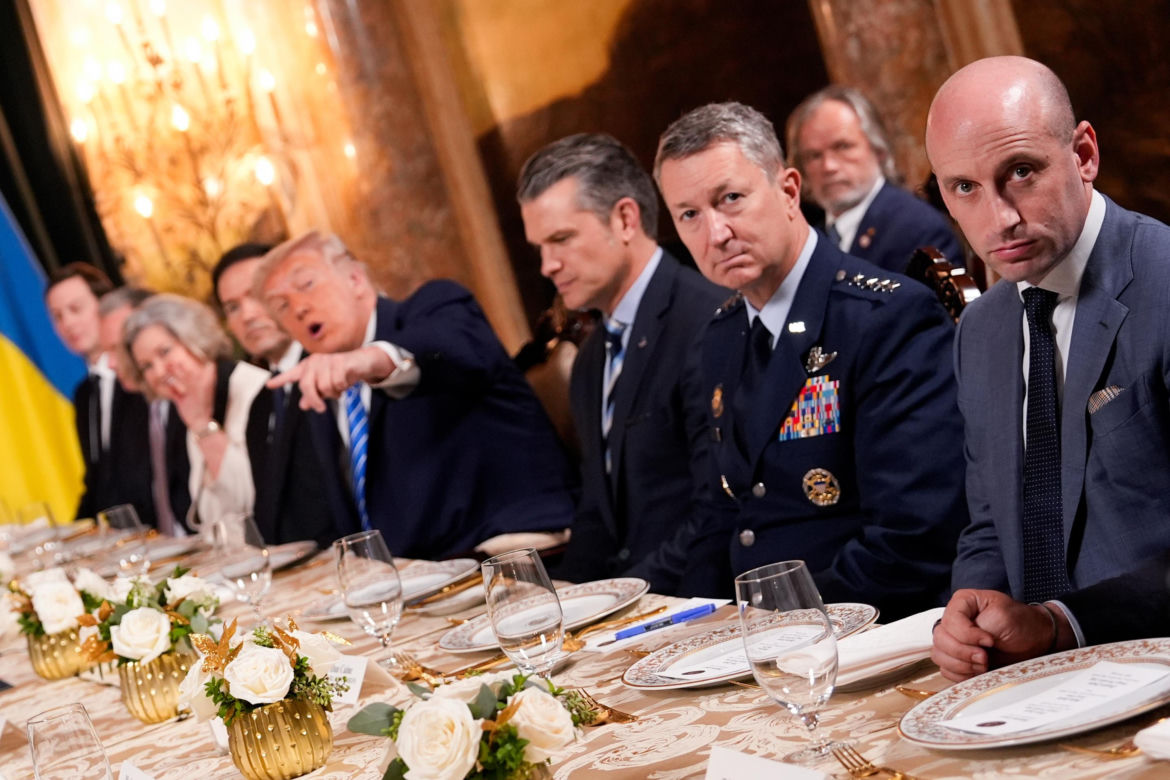 Trump wyrzucił dziennikarzy z sali. „Zabierz ich i daj im obiad!”