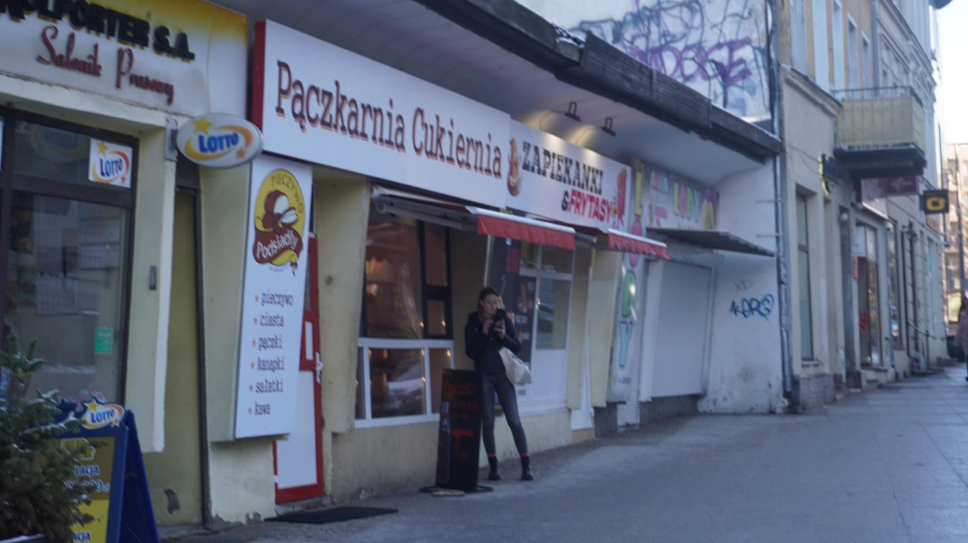W Tłusty Czwartek w Olsztynie tłumy ustawiały się w kolejce po pączki rzemieślnicze [ZDJĘCIA]