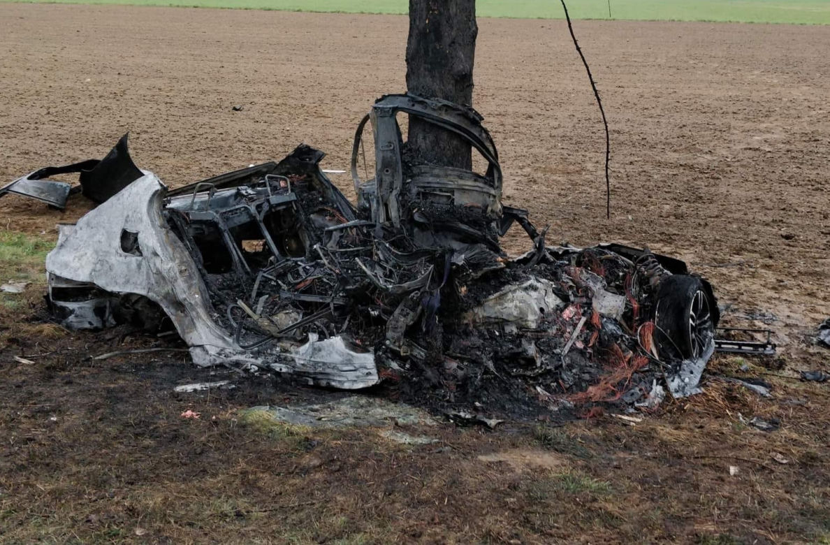 Tragiczny wypadek koło Jaświł. Auto stanęło w płomieniach. Zginęły dwie osoby