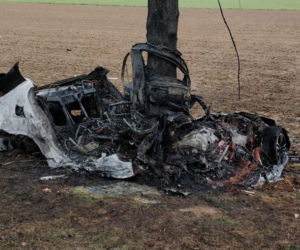 Tragiczny wypadek koło Jaświł. Auto stanęło w płomieniach. Zginęły dwie osoby