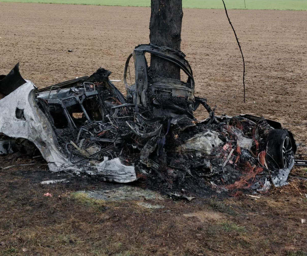 Tragiczny wypadek koło Jaświł. Auto stanęło w płomieniach. Zginęły dwie osoby