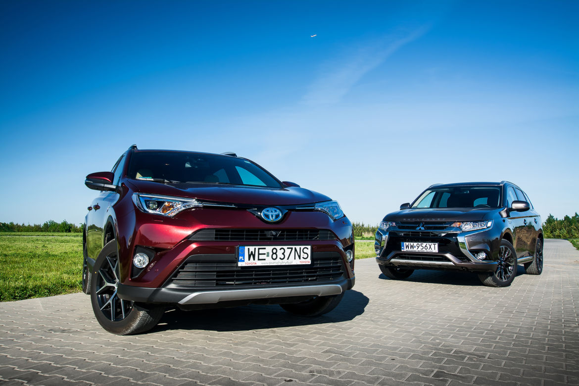 Toyota RAV4 Hybrid E-Four Prestige vs. Mitsubishi Outlander PHEV Instyle NAVI+