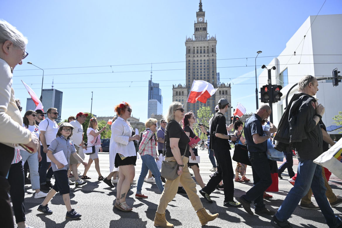 Warszawa.  Marsz Konstytucji 3 Maja