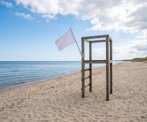 Sinice Dziwnów. Czy w Dziwnowie można się kąpać 06.08? Flaga, warunki pogodowe