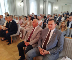 Dwie lokalne inwestycje z wysokim wsparciem unijnym. Umowy na budowę wiaduktu warszawskiego w Siedlcach i rozwój bioróżnorodności w Mrozach – już podpisane!