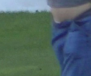 Wtargnęli na murawę podczas meczu Widzew Łódź - Znicz Pruszków. Ci KIBOLE POSZUKIWANI są przez policję!