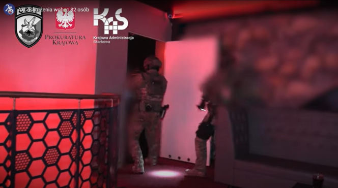 Afera w klubach go-go w kraju. Wśród oskarżonych policjanci i tancerki