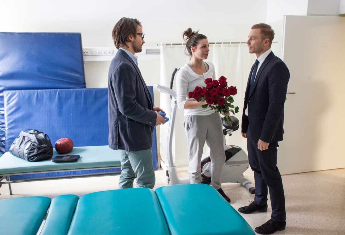 To nie koniec świata 2 sezon. Adam (Piotr Stramowski), Anka (Karolina Gorczyca), Paweł (Krystian Wieczorek)