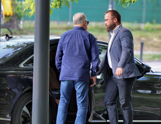 Aleksander Kwaśniewski u fryzjera