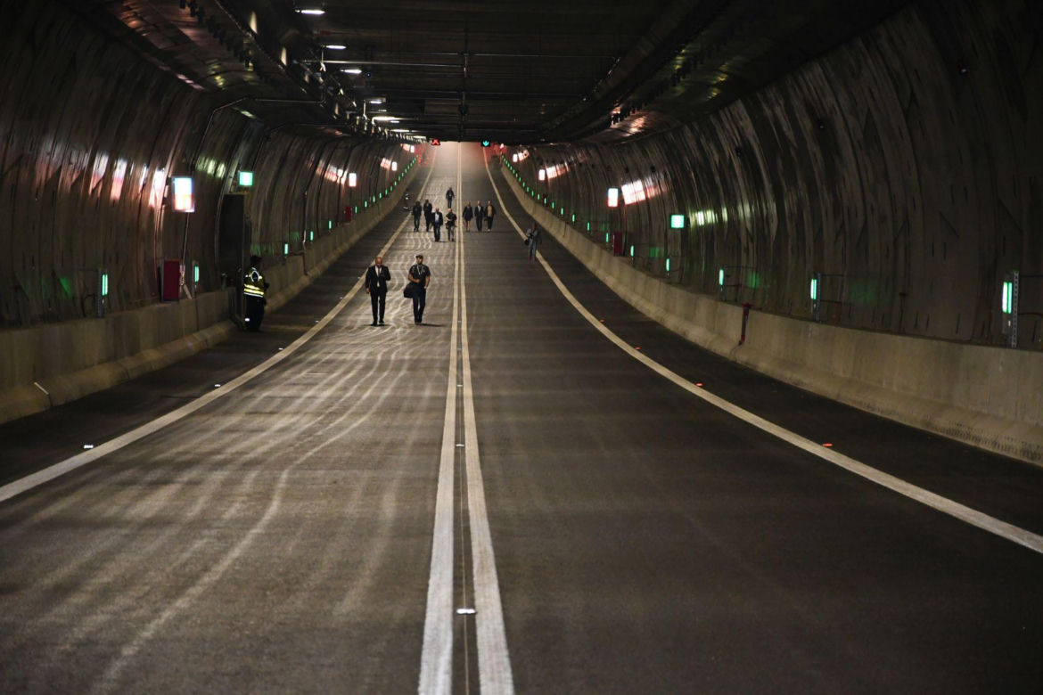 Tunelem w Świnoujściu przejechało już 4 mln pojazdów. Do 30 czerwca szacuje się, że będzie to 4,5 mln.