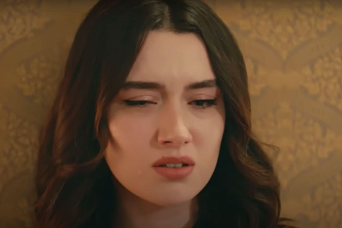 W dniu ślubu z Alperem Zeynep czuje ból 