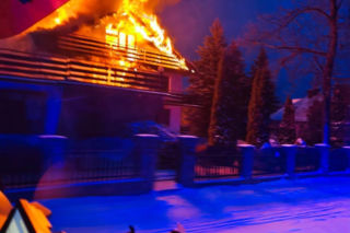 Suchedniów. Pożar domu jednorodzinnego w Nowy Rok [ZDJĘCIA]
