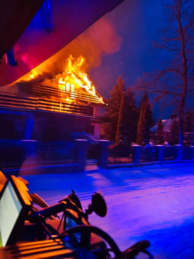 Suchedniów. Pożar domu jednorodzinnego w Nowy Rok [ZDJĘCIA]