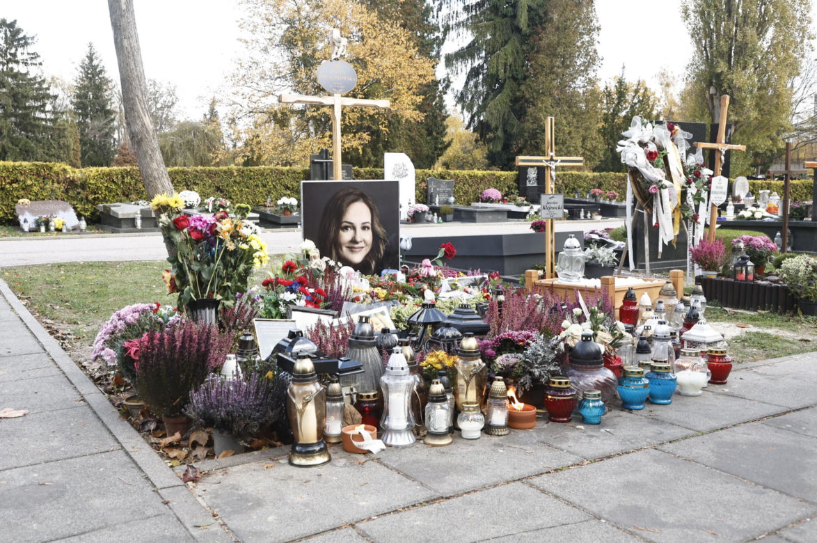 Tak wyglądają groby Zapasiewicza, Tyma, Kołaczkowskiej, Stoparczyk