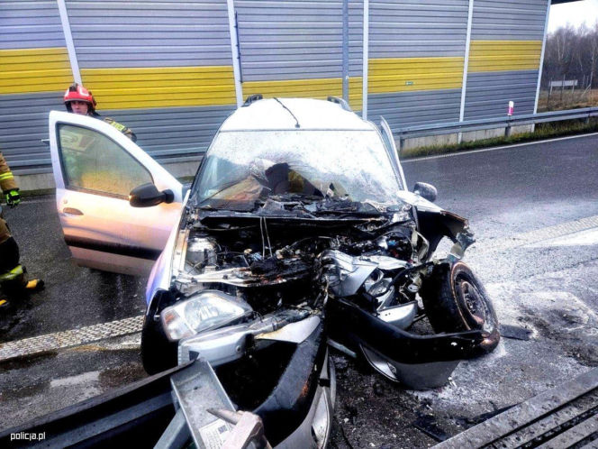 Wypadek i pożar auta na S8 w Łódzkiem