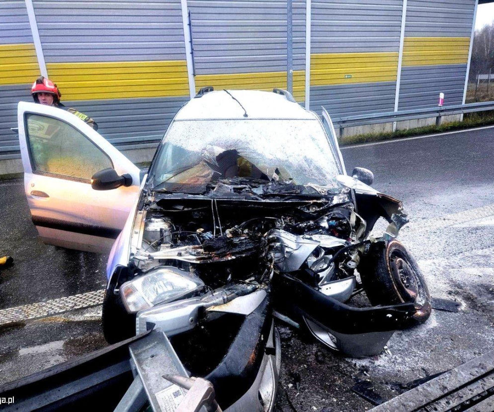 Wypadek i pożar auta na S8 w Łódzkiem