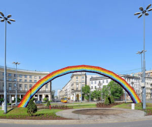 Kontrowersyjna „Tęcza” na placu Zbawiciela