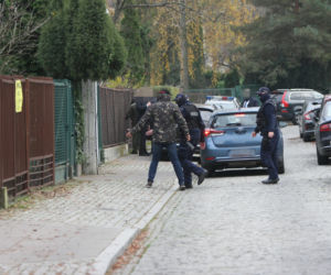 Policja pilnuje Kaczyńskiego? Radiowozy pod domem i kościołem