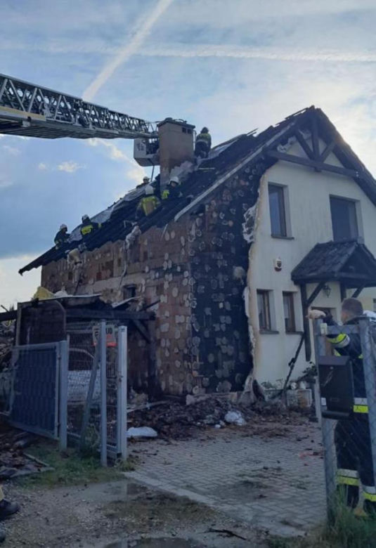 Dwa domy stanęły w ogniu. Dzieci miały rozpoczać rok szkolny. Niestety, wszystko spłonęło