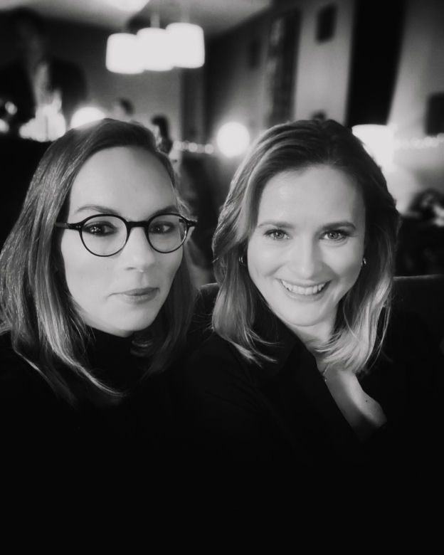 M jak miłość na planie. Julia (Marta Chodorowska), prawniczka Sylwia Kostecka (Hanna Turnau)