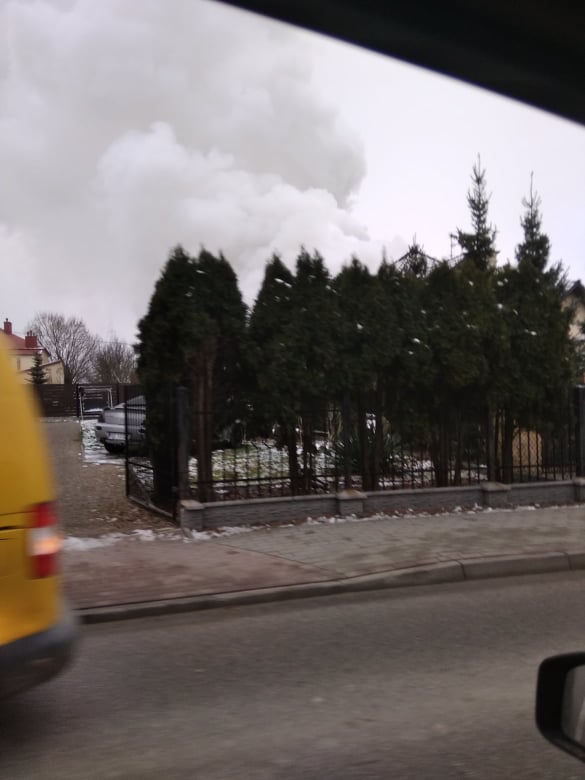 Pożar przy ul. Słocińskiej Rzeszowie. Na miejscu cztery zastępy straży [ZDJĘCIA]