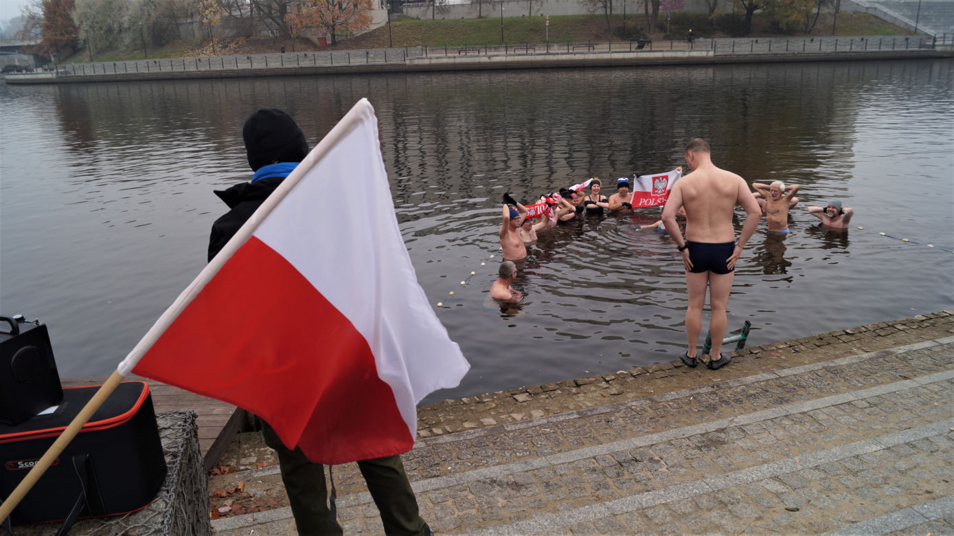 Bydgoskie morsy wskoczyły do Brdy! Za nami inauguracja sezonu na Wyspie Młyńskiej 
