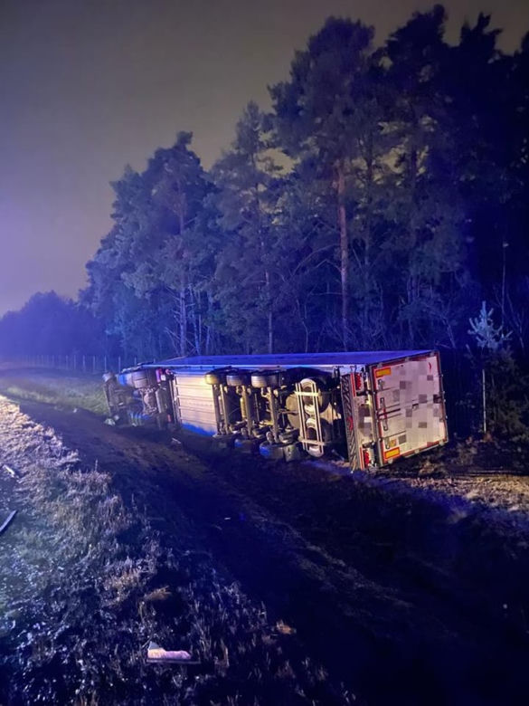 Śmiertelny wypadek na S10 w Toruniu. Tir zmiażdżył samochód. Jedna osoba nie żyje