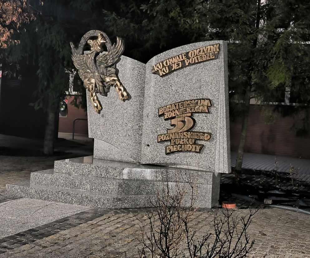 Gotowy pomnik 55 Pułku Piechoty w Lesznie. Odsłonięcie już w styczniu