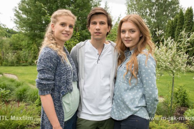 M jak miłość. Ula (Iga Krefft) Natalka (Marcjanna Lelek), Franek Zarzycki (Piotr Nerlewski)