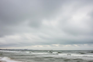 Władysławowo w potrzasku chmur. Co czeka nas na wybrzeżu?