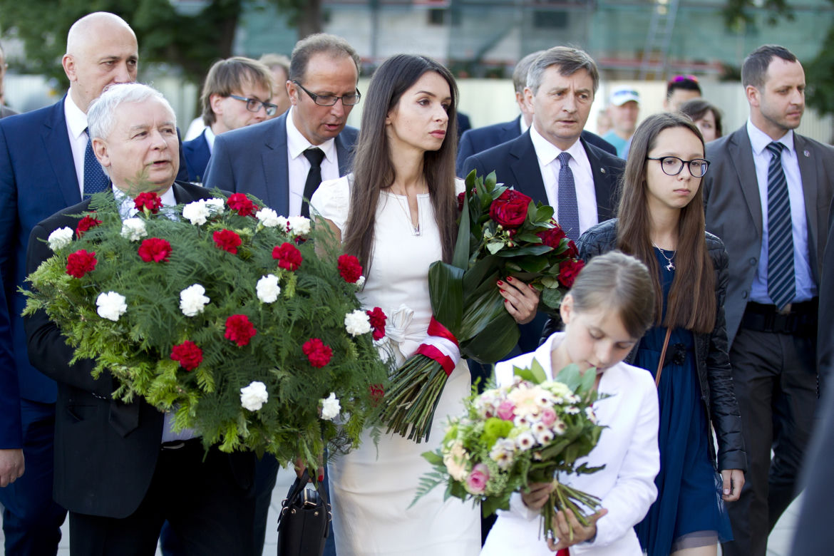 K6 B Policyjnym śmigłowcem na grób brata