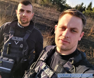 Próbował gasić pożar, zapaliło się na nim ubranie. Chwile grozy we Wrocławiu