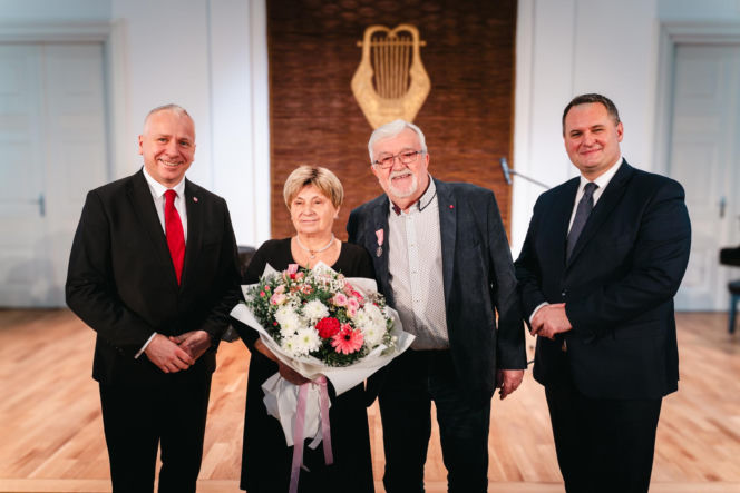 Złoty Gody par małżeńskich w Siedlcach - wręczenie pamiątkowych medali