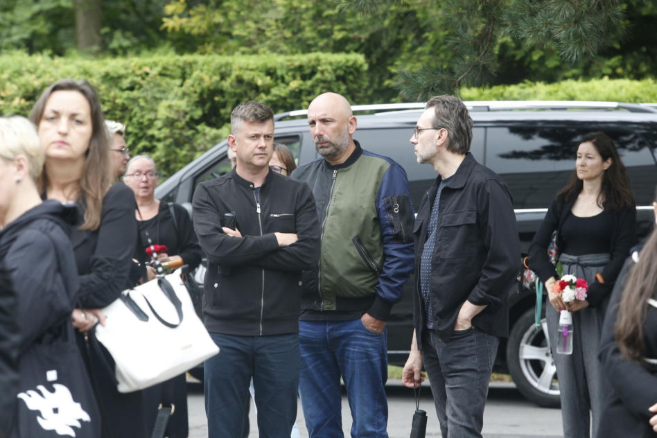 Pogrzeb Joanny Kołaczkowskiej. Tak pożegnali ją przyjaciele z kabaretu. Borek płakała jak uczennica