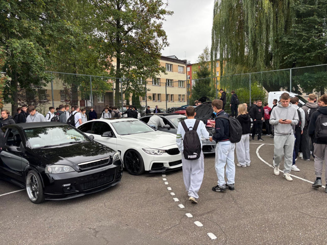 Uczniowie Samochodówki pokazali swoje auta po tuningu