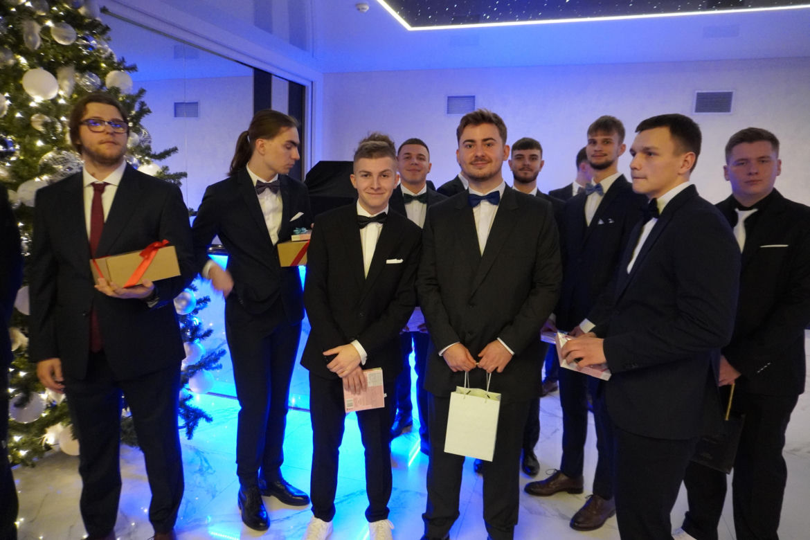 Studniówka CKZiU  nr 1 w Gdyni 2025. Ależ to był szalony wieczór! Zobaczcie tylko te zdjęcia 