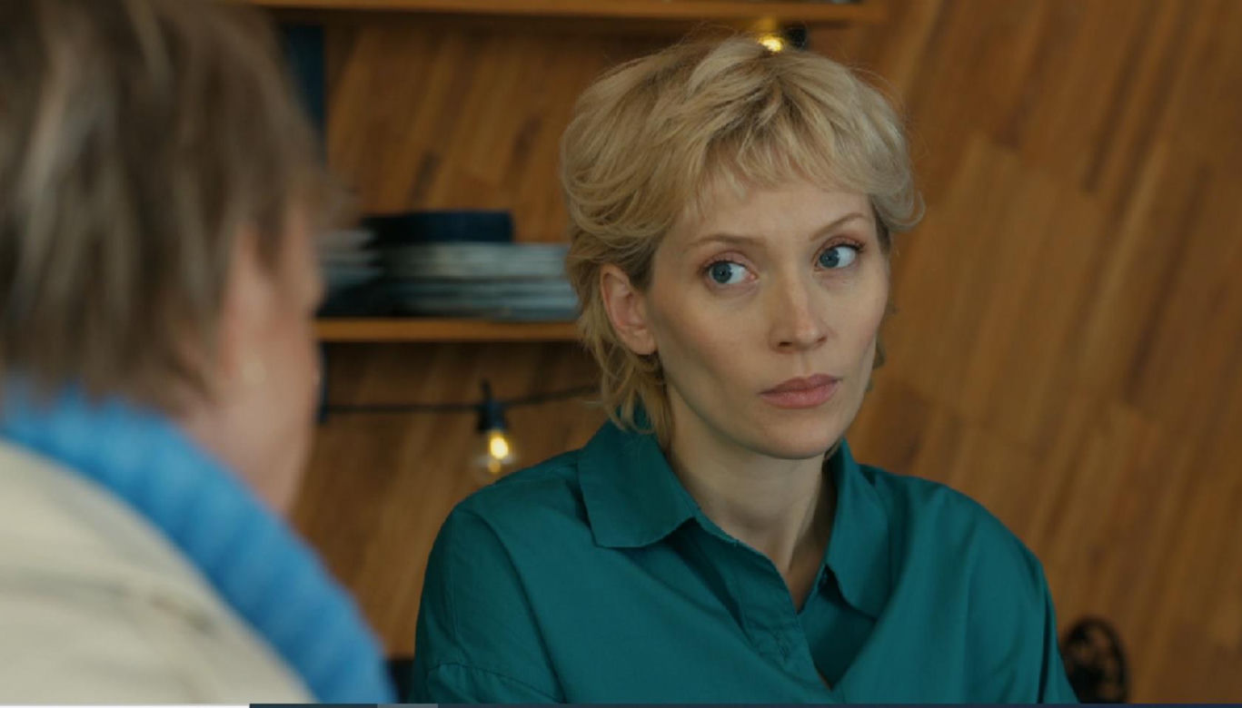 Barwy szczęścia, odcinek 3152. Sonia (Weronika Nockowska), Renata (Anna Mrozowska)