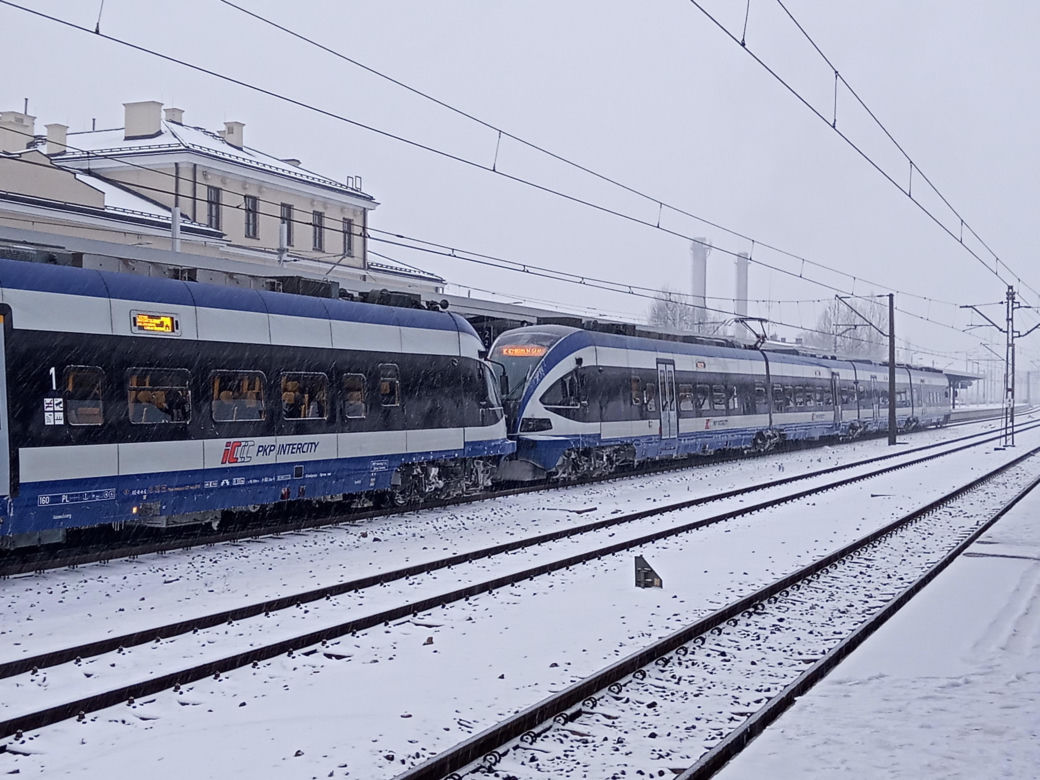 Zima w Świętokrzyskiem. Skarżysko-Kamienna w białym puchu. Zobacz zdjęcia