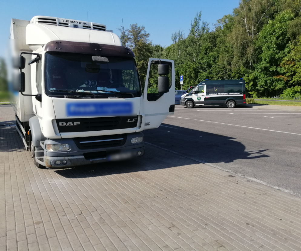 Karygodne zachowanie właściciela firmy transportowej. Krajowy transport wykonywał na cudzej karcie kierowcy