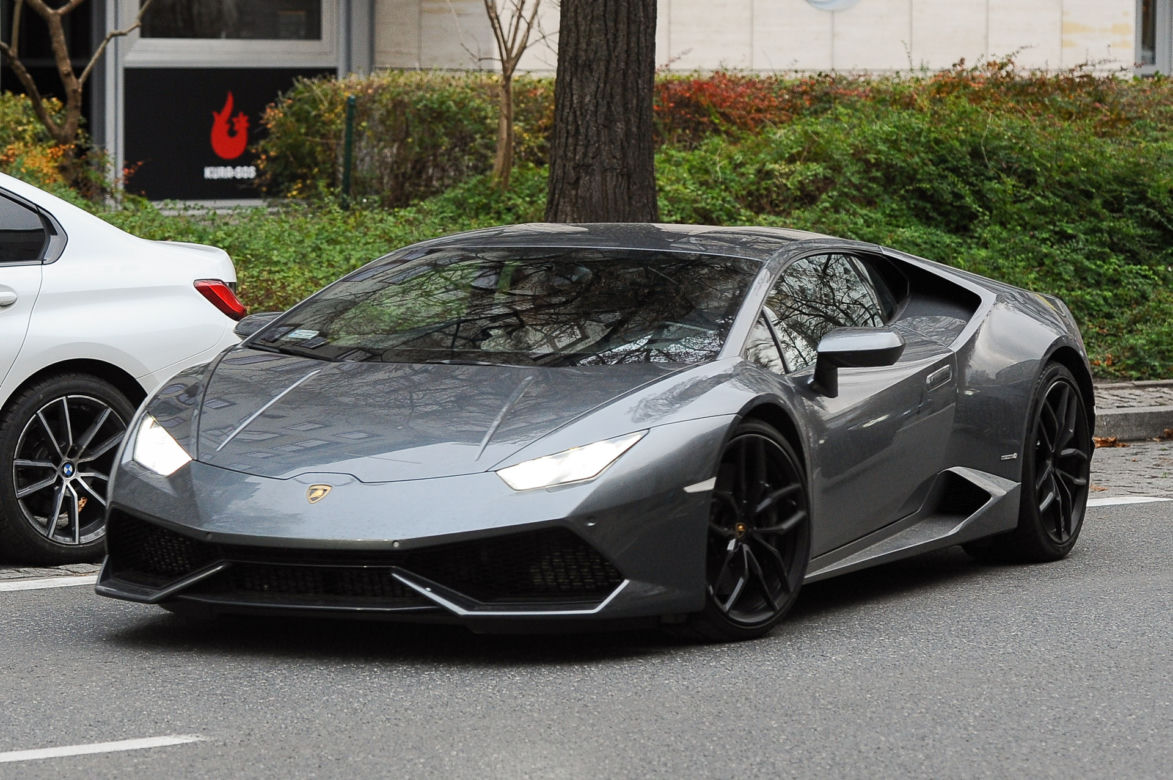 Klaudia Halejcio w superszybkim Lamborghini