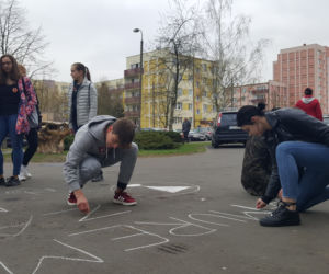 Murem za nauczycielami. Bydgoscy uczniowie wspierają belfrów w ich strajku! [ZDJĘCIA]