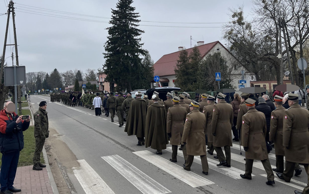 Terespol. Pogrzeb tragicznie zmarłego żołnierza. 28-letniego Mateusza żegnają rodzina i przyjaciele
