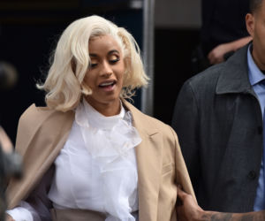 Cardi B wychodzi z komisariatu