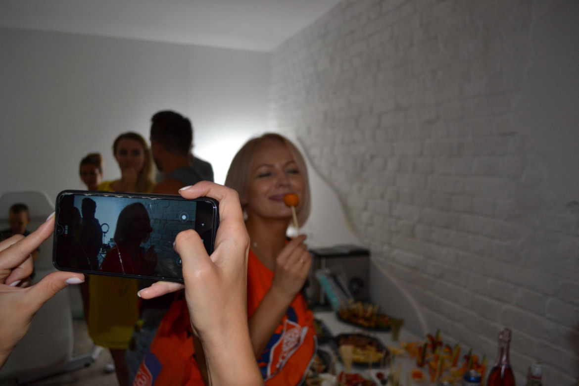 Eska Summer City na otwarciu salony fryzjerskiego Hryszko Academy