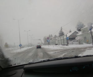 FATALNE warunki na drogach Rzeszowa. Śnieżny ARMAGEDON! [ZDJĘCIA]