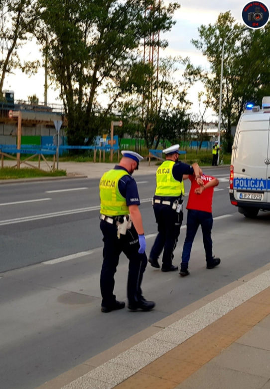 Rozjechał 5-latkę na pasach i uciekł
