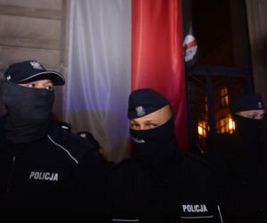 Protesty przed MEN. Strajk kobiet blokuje stolicę 