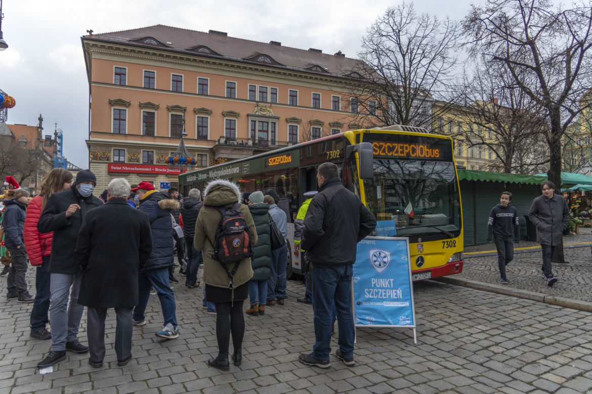 We wrocławskim SZCZEPCIObusie zaszczepiło się już ponad 10 tys. osób